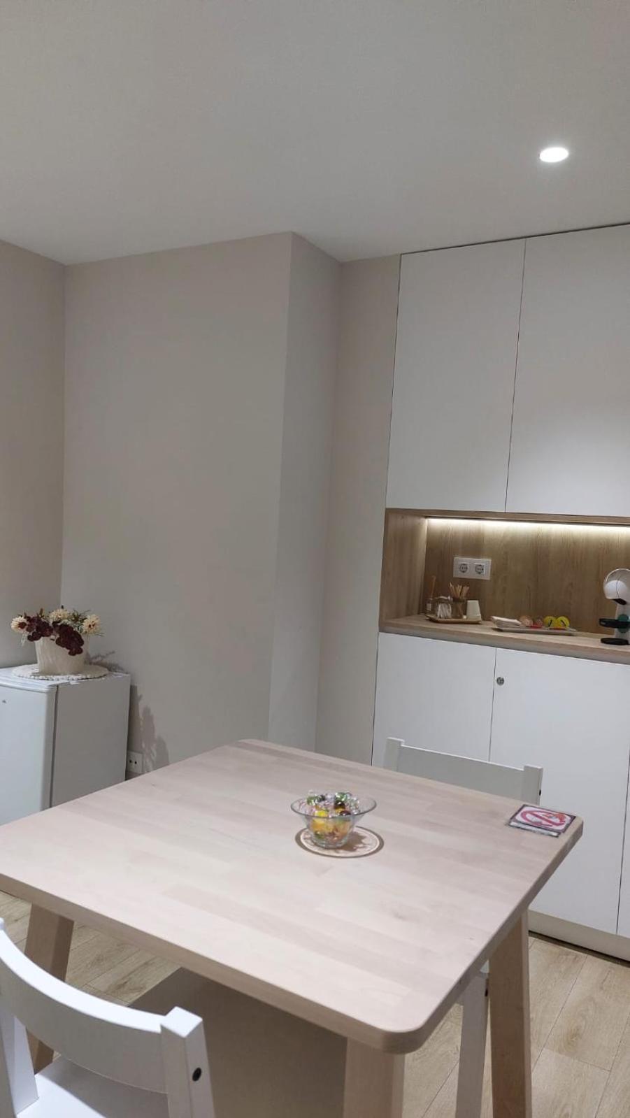 Pension La Castellana Logrono Bagian luar foto